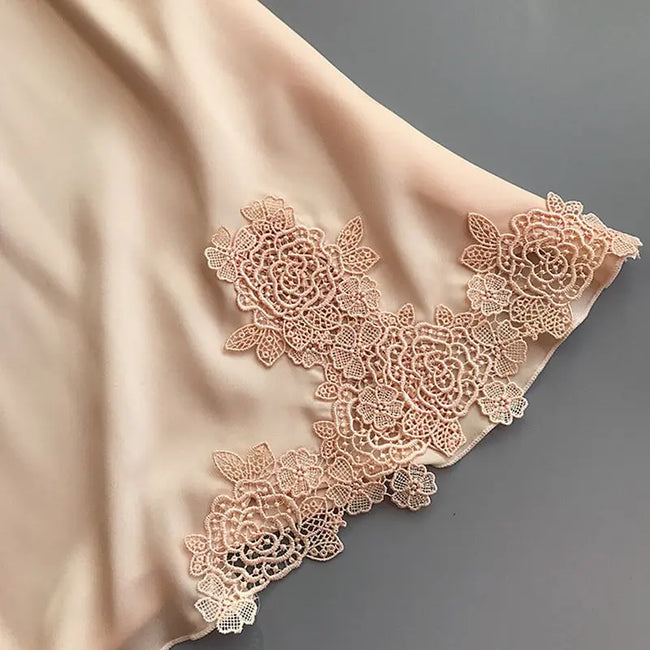 Nuisette en dentelle