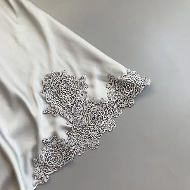 Nuisette en dentelle
