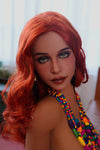 Bustyra - Love doll fétichiste aux seins démesurés