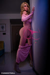 Calista - Sex doll blonde glamour au fessier imposant
