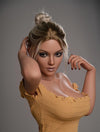 Clarisse - Poupée sexuelle autoritaire au regard intense