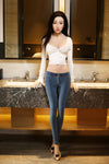 Eunha - Sex doll asiatique en jean slim et top blanc