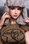 Ksenia - Sex doll russe mince au charme urbain