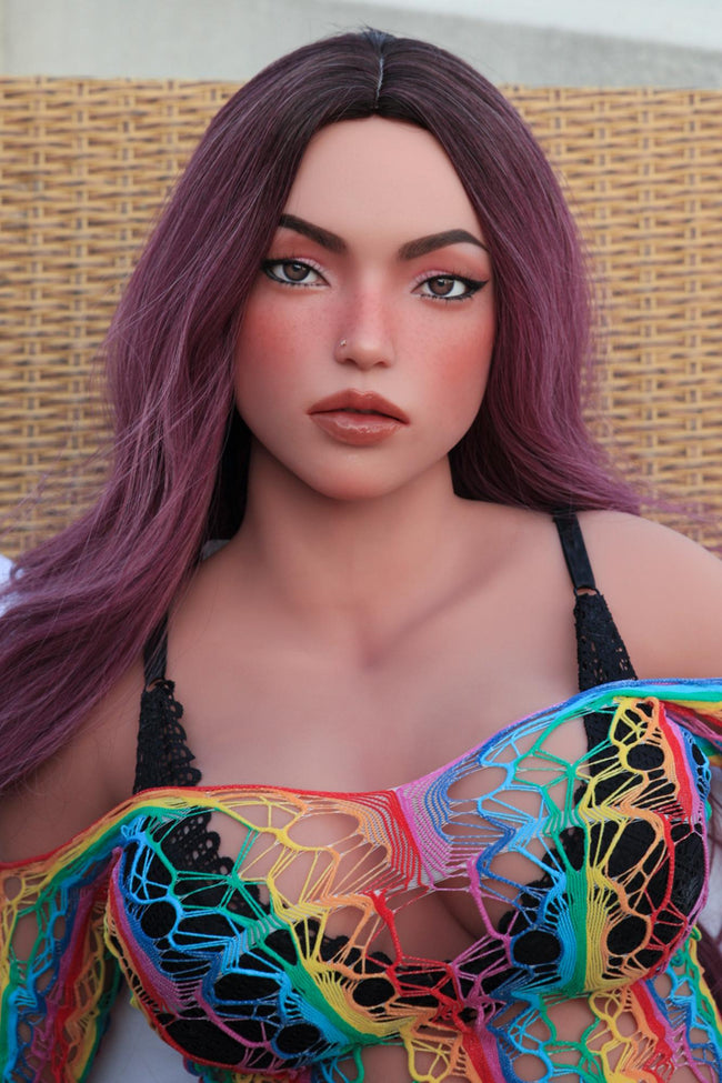 Melina - Sex doll influenceuse glamour en silicone Sex Dolls Europe Melina - Sex doll influenceuse glamour en silicone Sex Dolls Europe