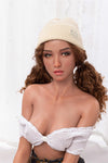 Nayela - Sex doll fine à la peau mate au style bohème