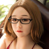Lucie, sex doll timide à lunettes