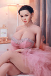 Sakina, sex doll asiatique aux cheveux courts et aux gros seins
